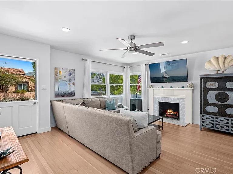 2049 E Ocean Blvd — Photo 5