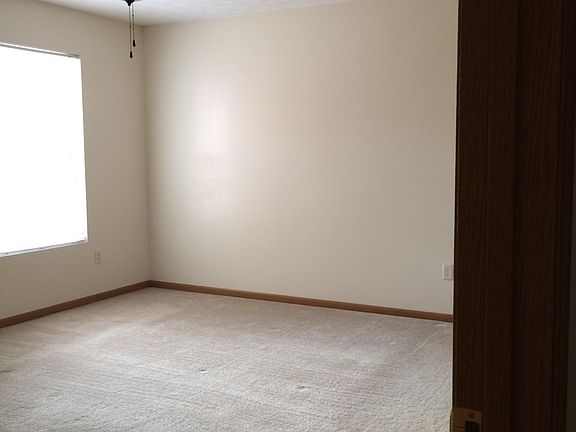 3rd image of 322 Adamsmoor Dr