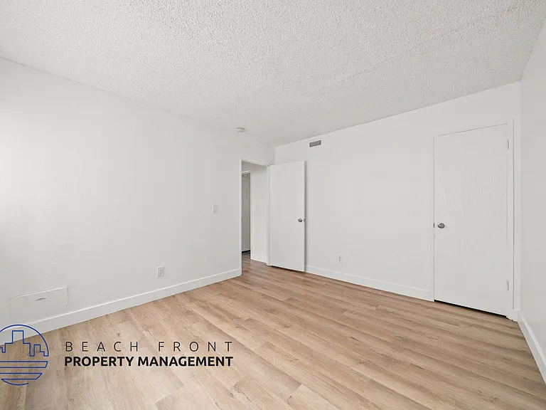 223-225 Shell St — Photo 11