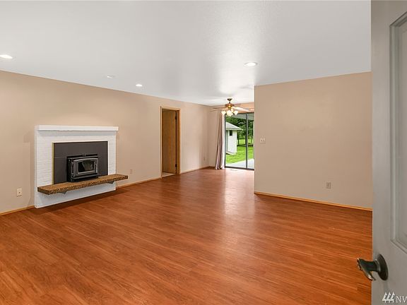 3rd image of 2827 245th Pl SE