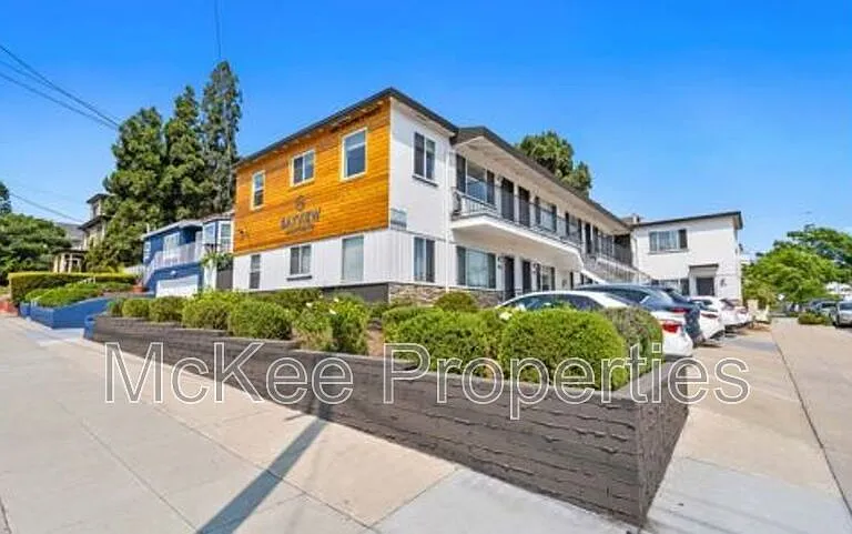 206 Fir St — Photo 1