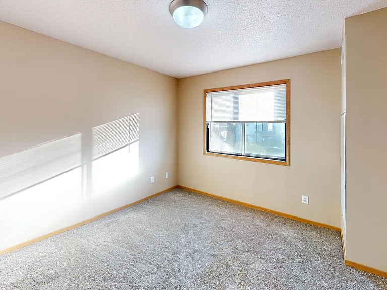 Dakota Park Apartments — Photo 22