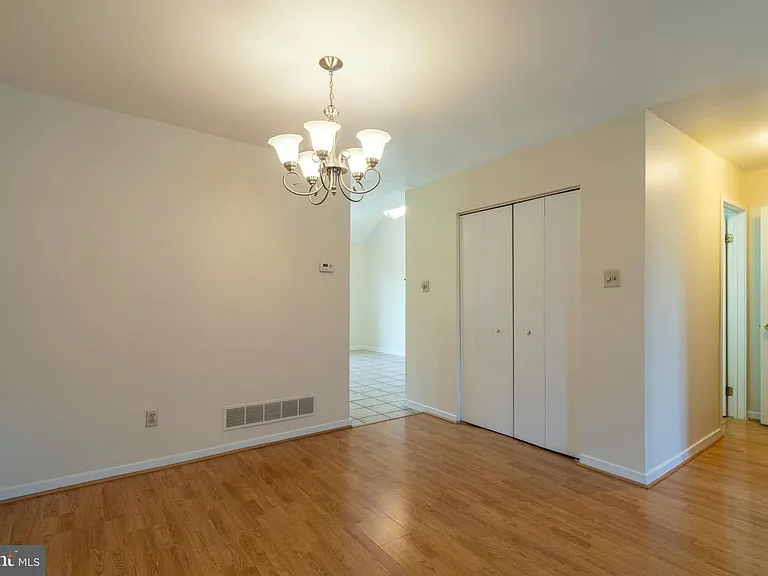 506 Saint Albans Ct — Photo 12