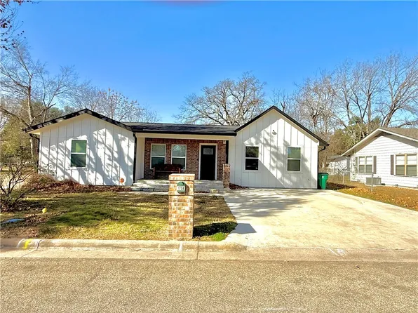 1704 N Hoover Ave, Cameron, TX 76520