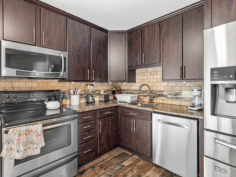 803 Matthews Dr — Photo 17