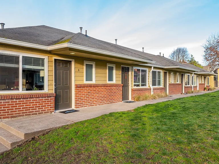Clinton Court| Exterior