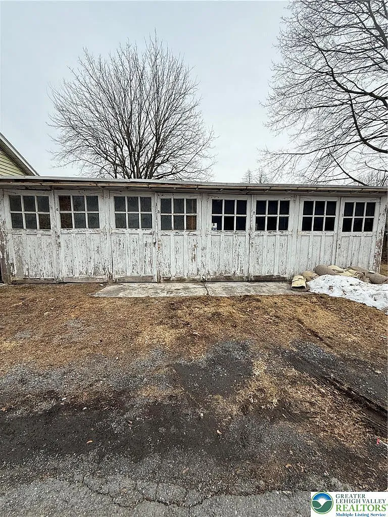 Studio, 875 sqft, $250 — Photo 2