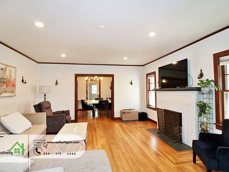 1365 Chestnut St — Photo 3