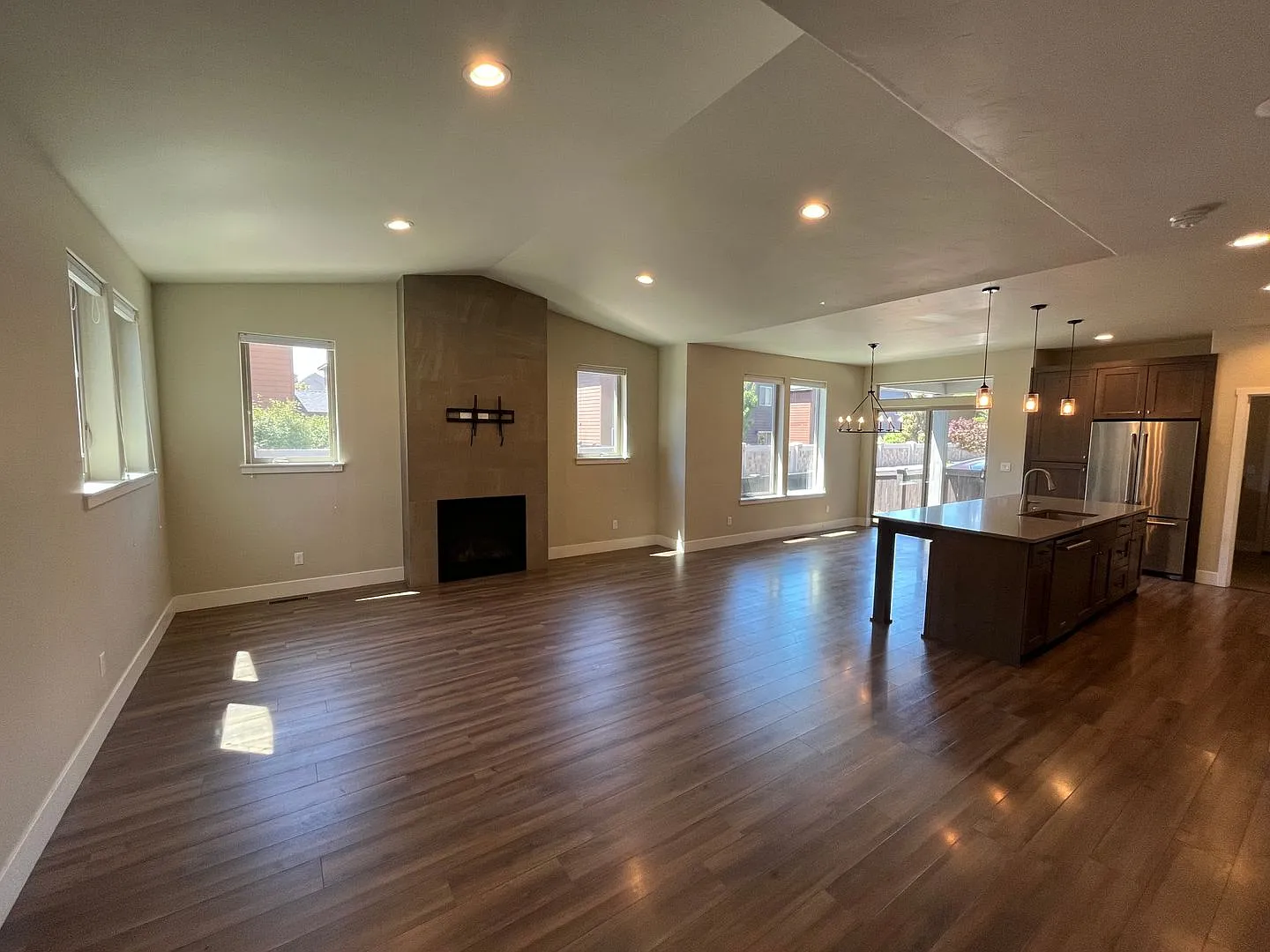 Single Level Home in Unique Bend Neighborhood — Photo 3