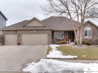 17204 T Cir, Omaha, NE 68135
