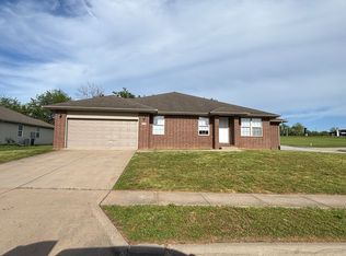 1974 S Bryson Cir, Springfield, MO 65807