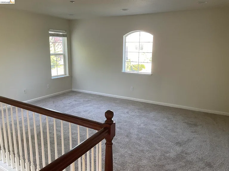 1360 Tiffany Dr — Photo 8