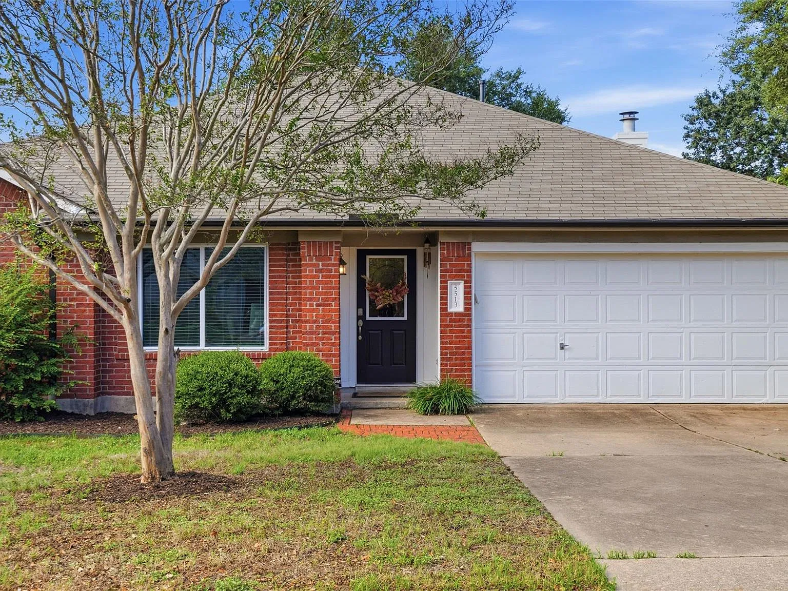 4 bed, 2.0 bath, 2037 sqft, $4,000 — Photo 2