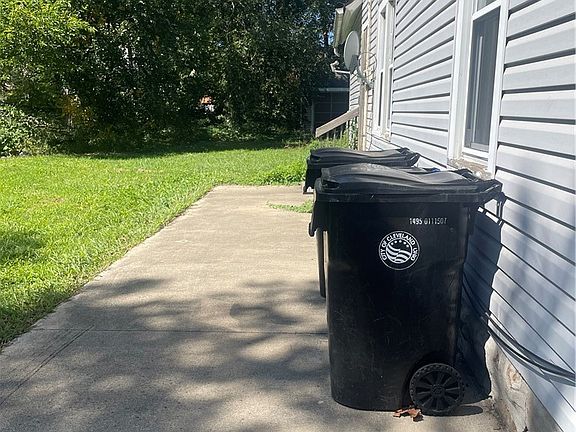 4th image of 3174 W 31st St
