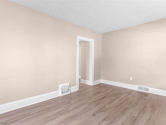 4th image of 761 W Wood St