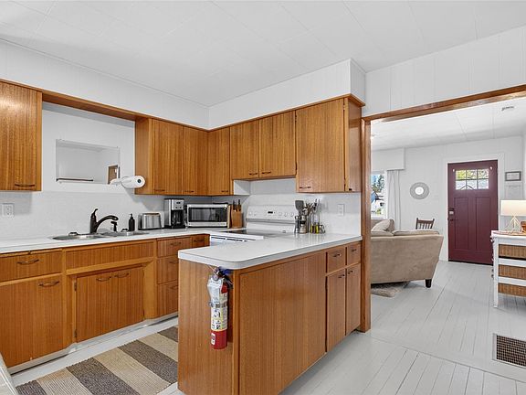 3rd image of 2821 Windermere Ave