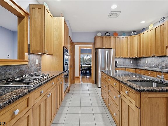 5th image of 352 Woolf Rd