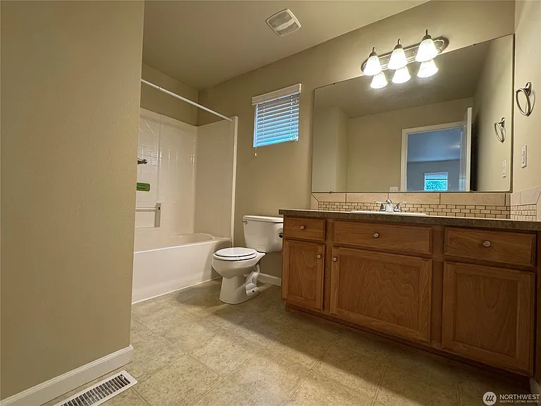 7508 Kodiak Ave NE — Photo 2