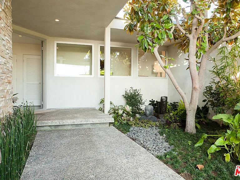 1409 Lachman Ln — Photo 2