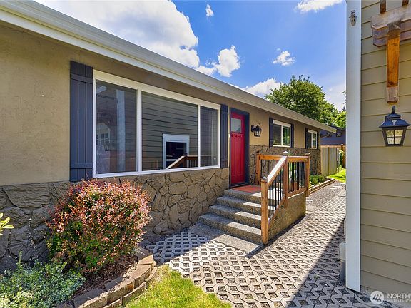 3rd image of 26933 NE Cherry Street