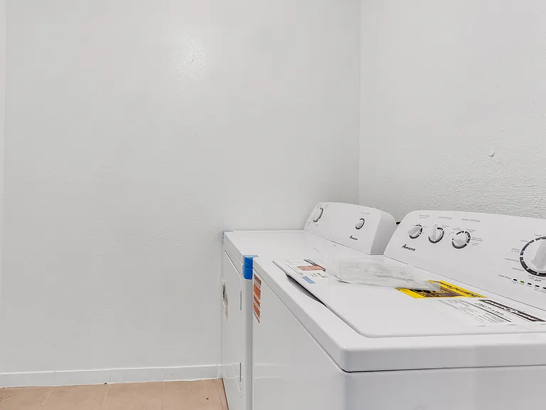 Villa Nueva Apartments — Photo 39