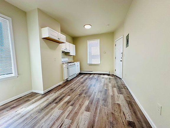 5th image of 1052 Garfield Ave