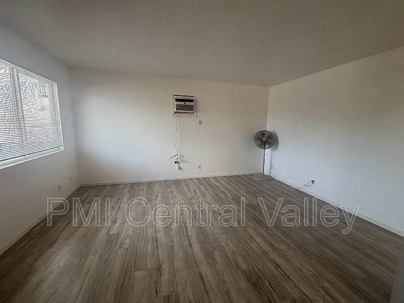 2 bed, 1.0 bath, 907 sqft, $1,700 — Photo 4