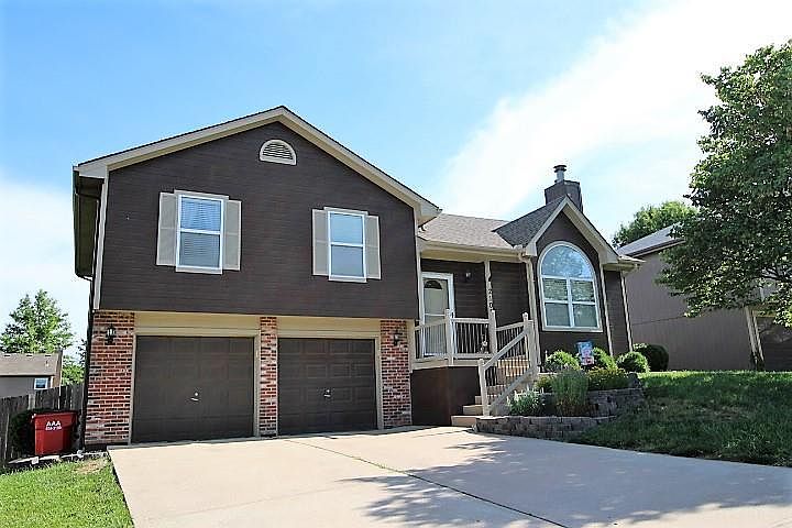 1st image of 2105 NE Wyndham Pl