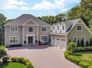 15 Thorman Ln, Huntington, NY 11743