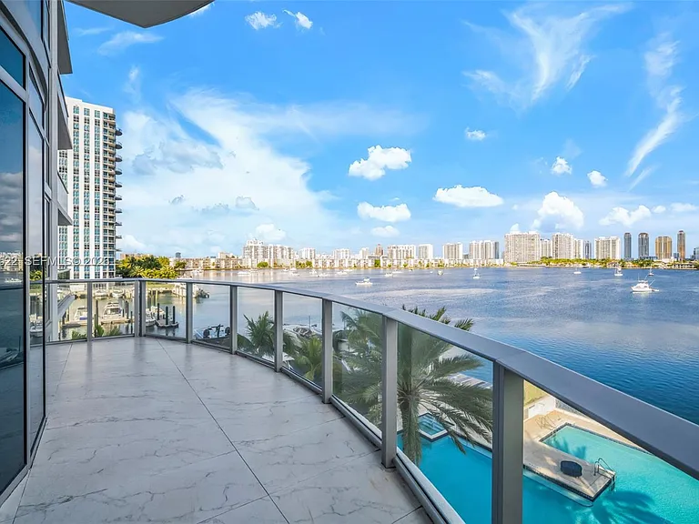 17111 Biscayne Blvd #411 — Photo 3
