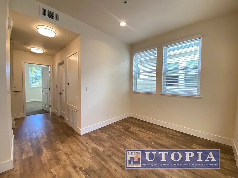 106 Jacobs Ln — Photo 10