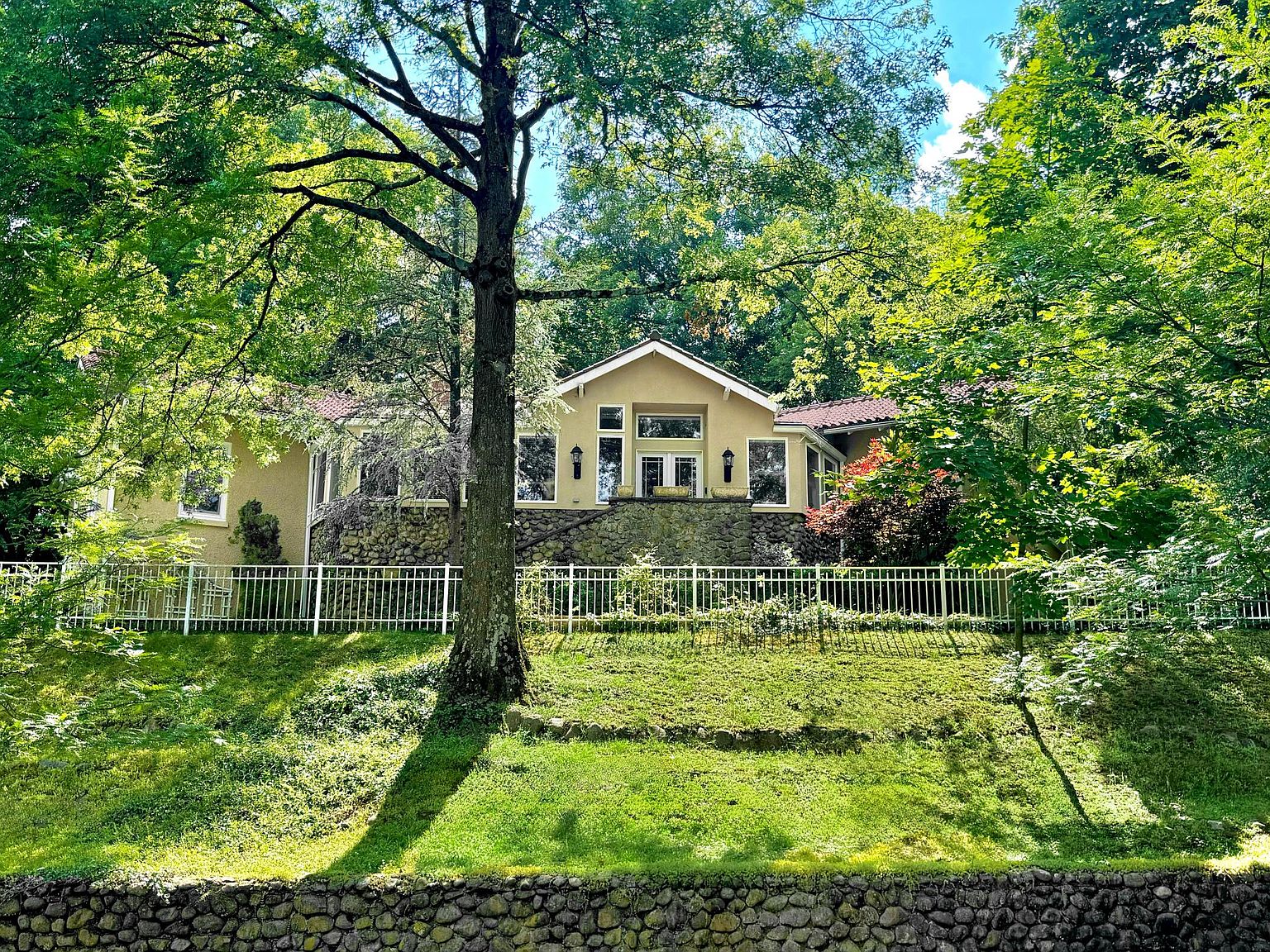 149 N Franklin Tpke, Ho Ho Kus, NJ 07423 Zillow
