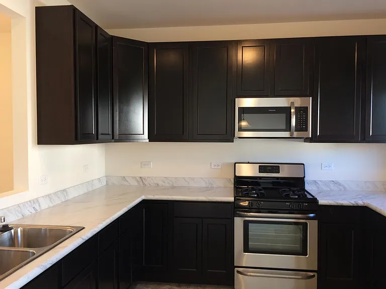 1462 Manning Ave — Photo 6