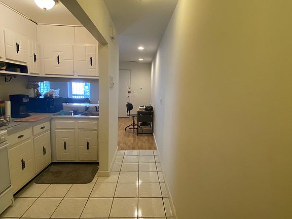 2nd image of 1923 N Sedgwick St APT 2R