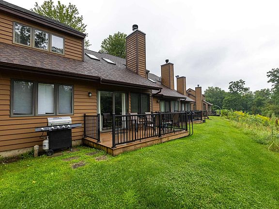 3rd image of 2 Creekwood Ln