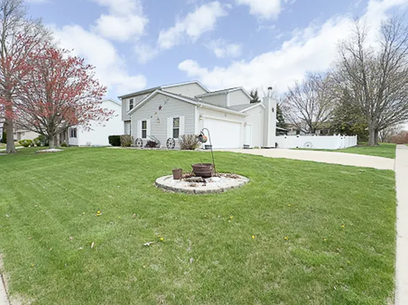 1301 Kenneth Dr, Bloomington, IL 61704