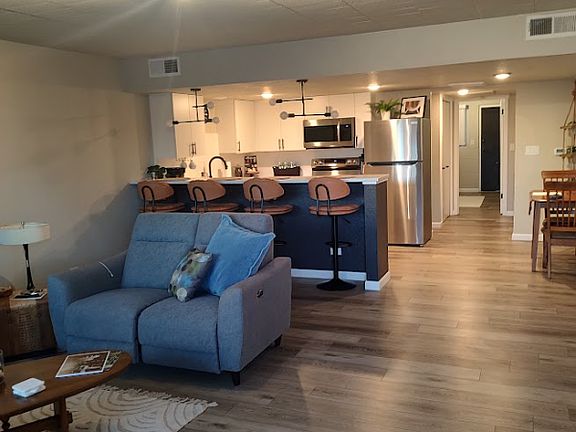 3rd image of 111 S Meldrum St #7