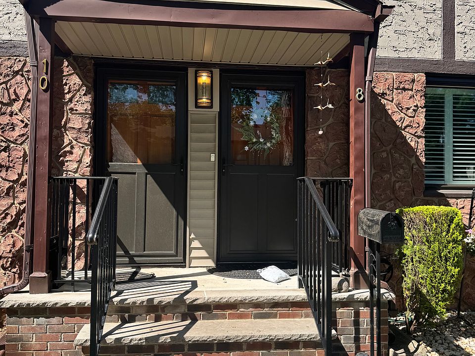 1st image of 10 Kate Ln #10