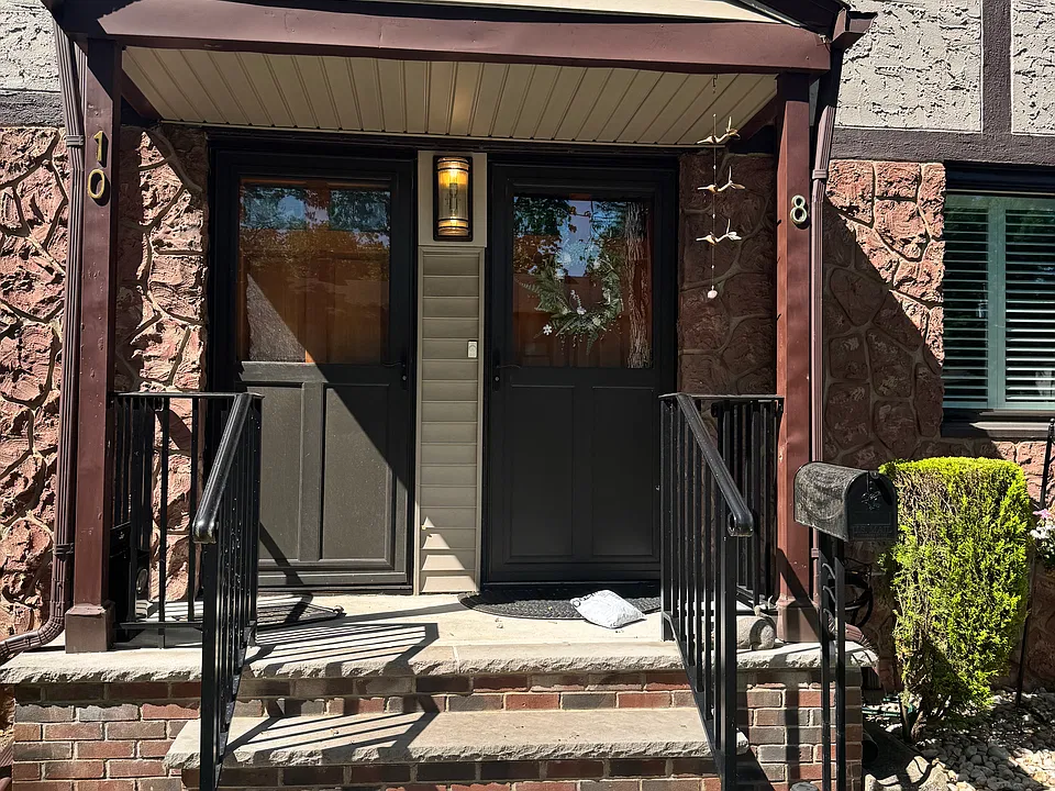 10 Kate Ln #10