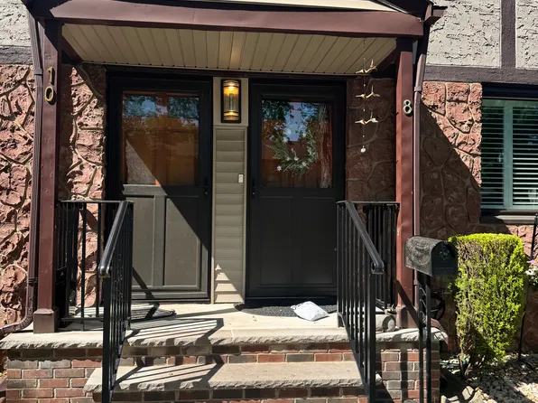 10 Kate Ln #10, Metuchen, NJ 08840