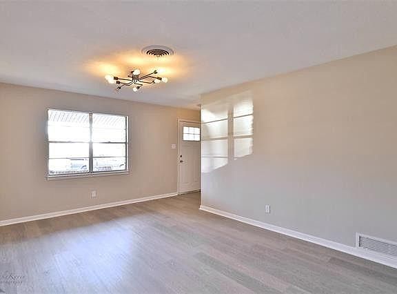 5th image of 5209 Burbank Dr