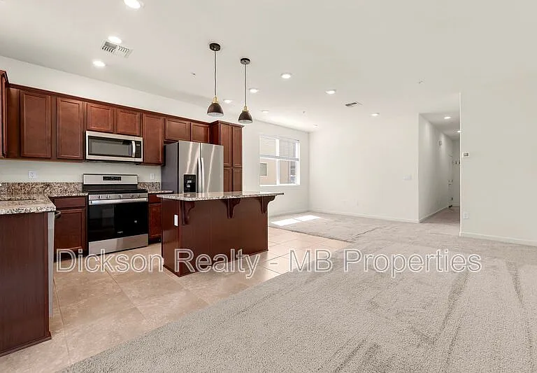 520 Logan Jacob Ln — Photo 4