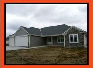 1122 Seneca St, Hartford, WI 53027