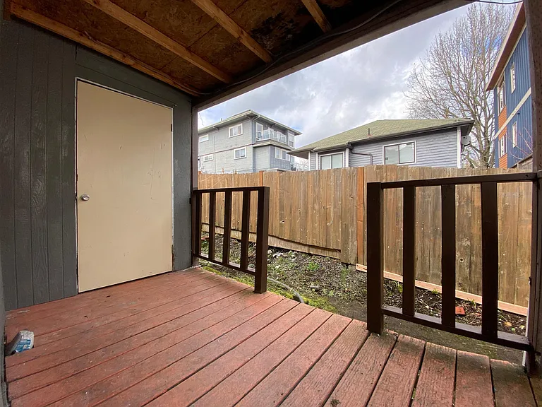 2310 E Madison St — Photo 26
