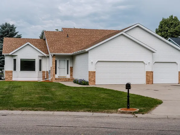 3317 Westmoor Dr, Moorhead, MN 56560