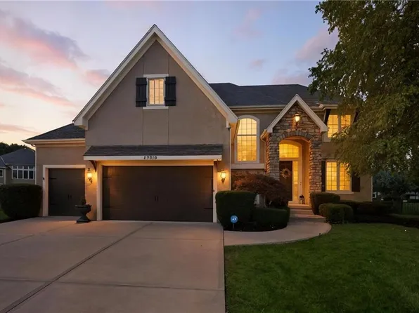 15816 Hayes St, Overland Park, KS 66221