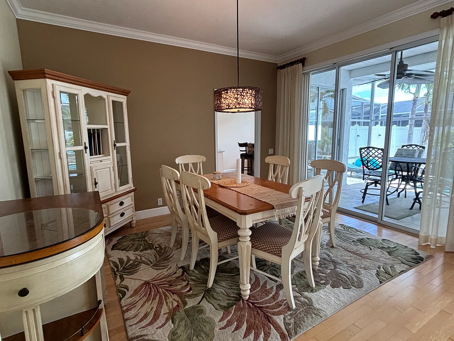 3 bed, 2036 sqft, $3,900 — Photo 2