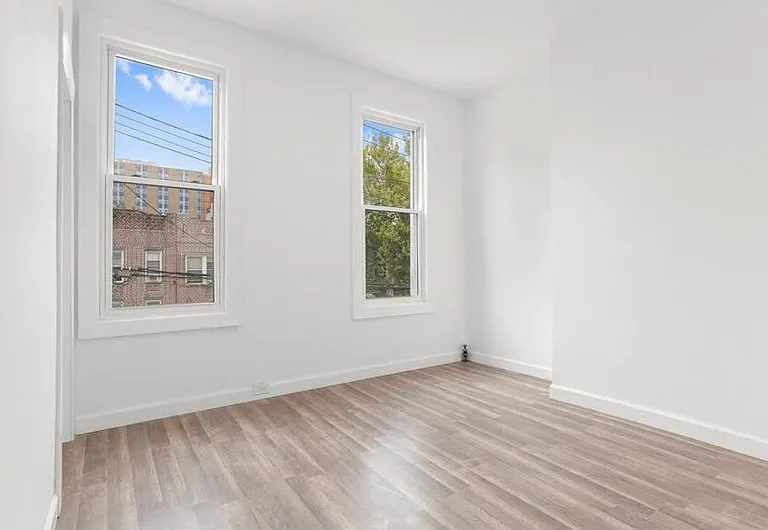 995 Hart St #2 — Photo 4