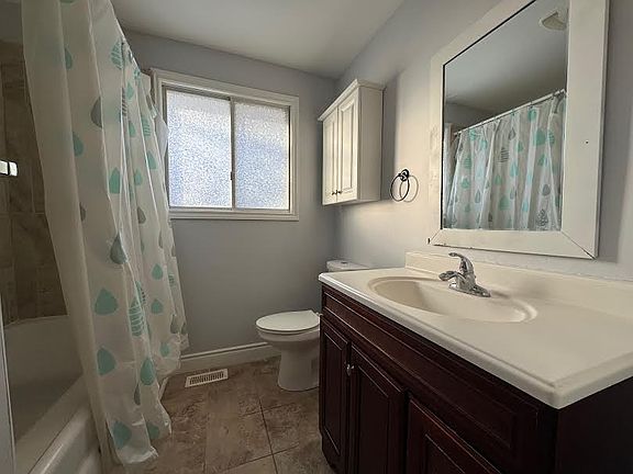 5th image of 511 Havelock Dr #2