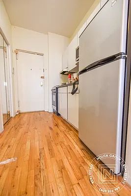 3rd image of 185 Mulberry St